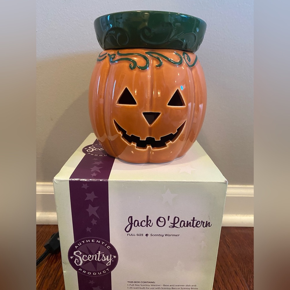 Scentsy Pumpkin Warmer - Jack O Lantern